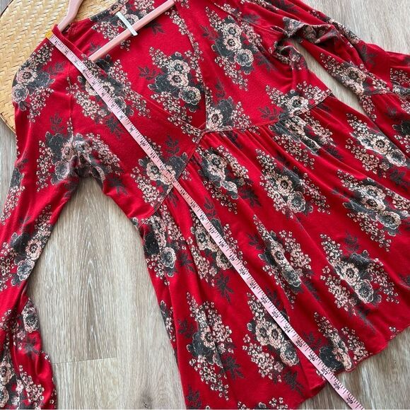 Free people red floral boho bell sleeve top - Picture 7 of 8